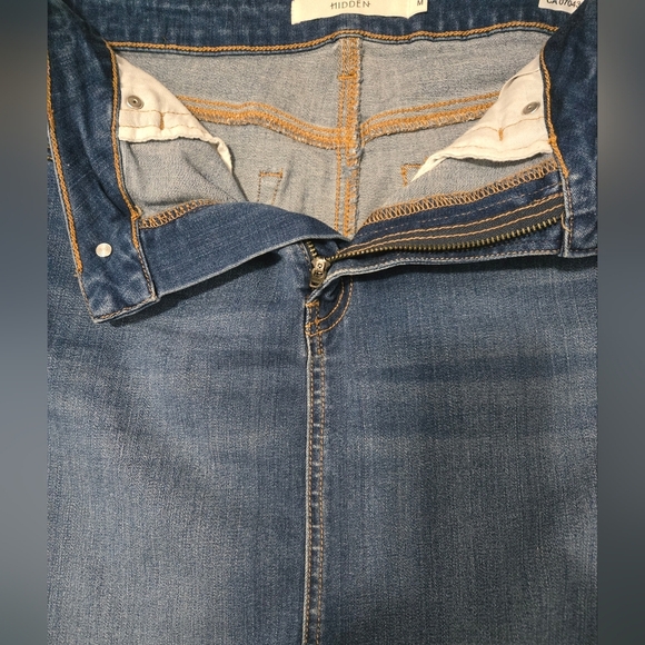 HIDDEN Distressed Denim Skirt. Size Medium - Picture 9 of 13